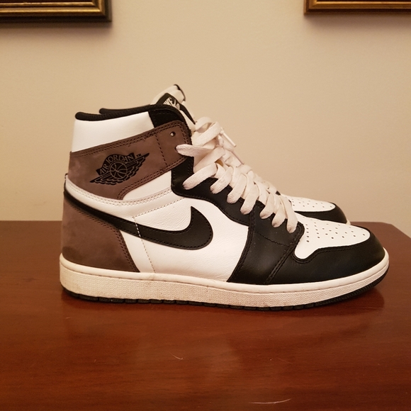 AIR JORDAN 1 "DARK MOCHA" - Picture 2 of 8